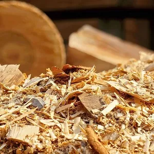 Лиственные опилки оптом в Выборге и других различных марок заказать от 16 тонн